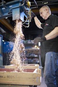 Creating sand casting moulds using recycled sand